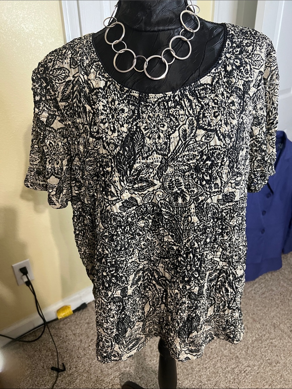 East 5th Black and Cream Floral Short Sleeve Tunic